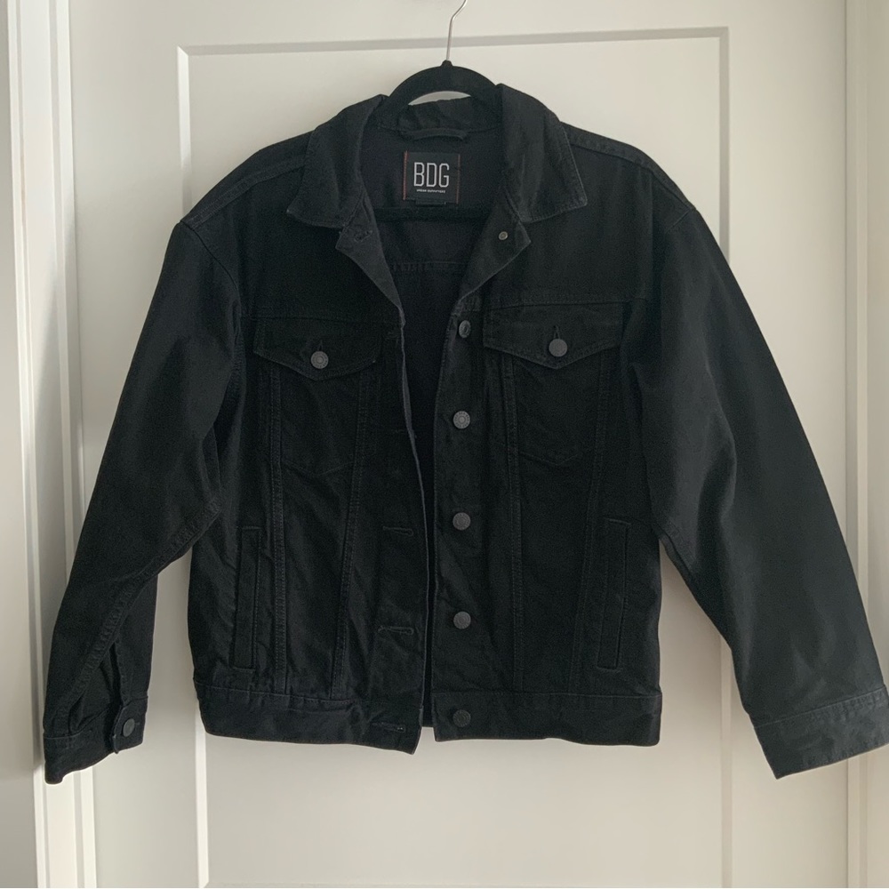 BDG ‘80S BLACK DENIM TRUCKER JACKET